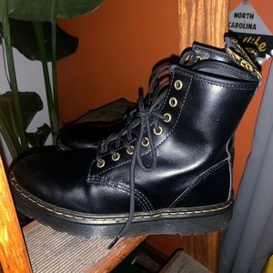 Dr Martens Zavala combat boots